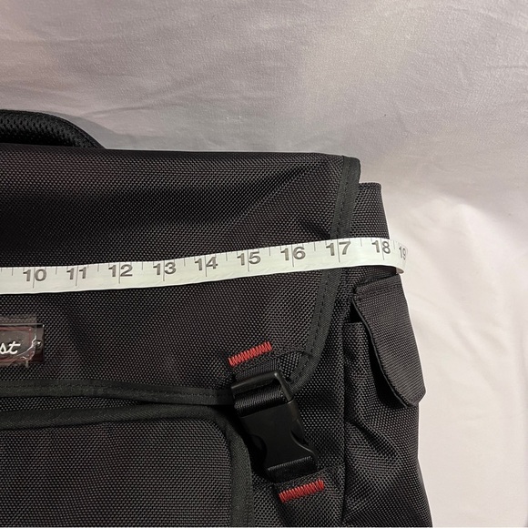 NWOT Titleist Black Professional Messenger Bag - Picture 10 of 12